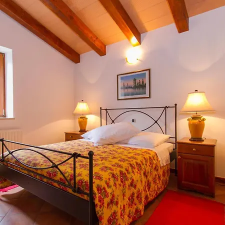 Lovely In With Swimming Pool Vakantiehuis