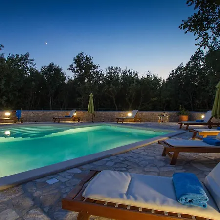 Lovely In With Swimming Pool