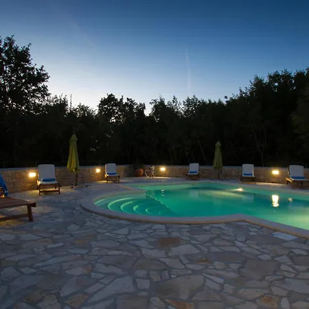Lovely In With Swimming Pool Vakantiehuis Koromačno