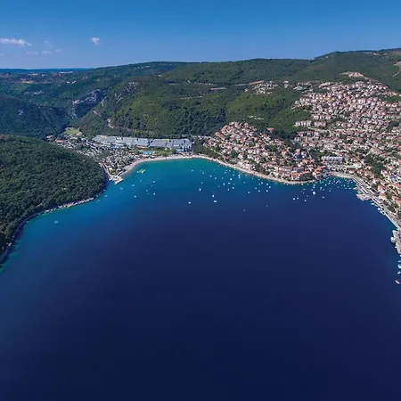 Lovely In With Swimming Pool * Koromačno