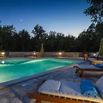 5 Bedroom In