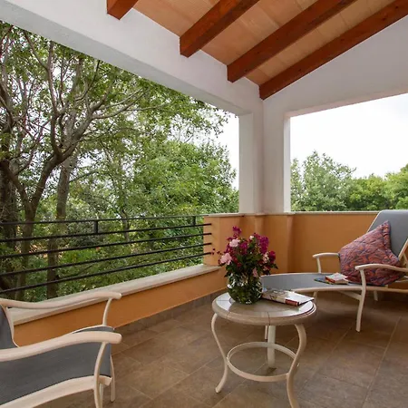 Lovely In With Swimming Pool Holiday home Koromacno