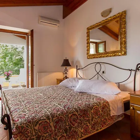 Lovely In With Swimming Pool Holiday home Koromacno