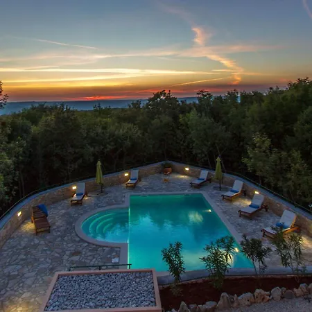Lovely In With Swimming Pool Koromacno