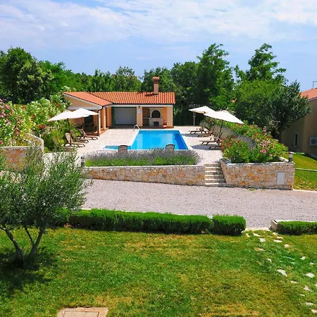 Lovely In With Swimming Pool * Koromacno