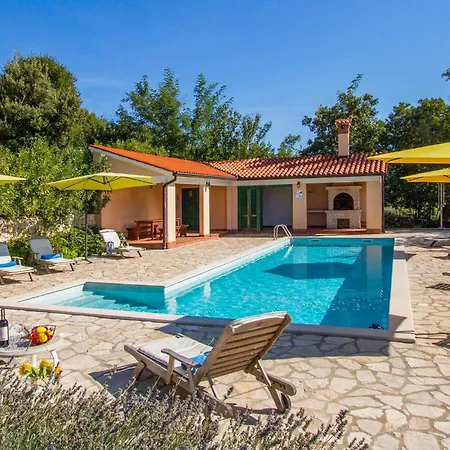 Holiday home Lovely In With Swimming Pool