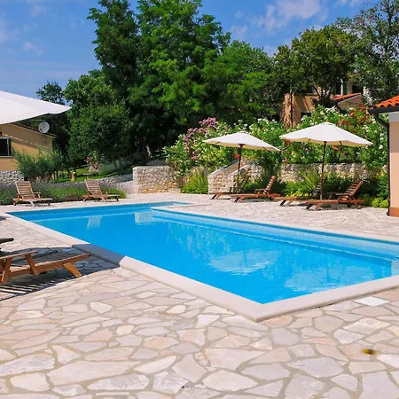 Holiday home Lovely In With Swimming Pool Koromacno
